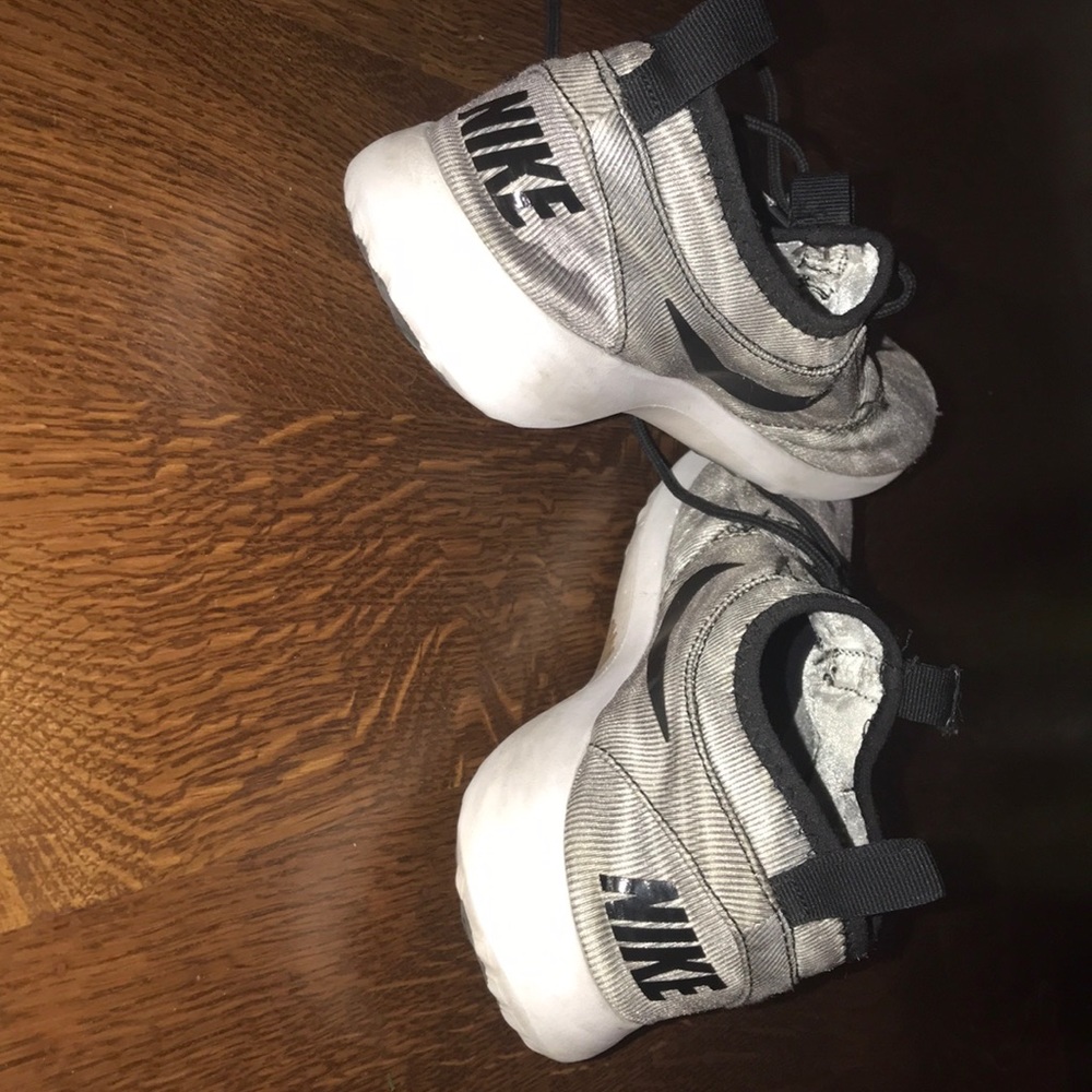 Nike Juvenate Silver Print